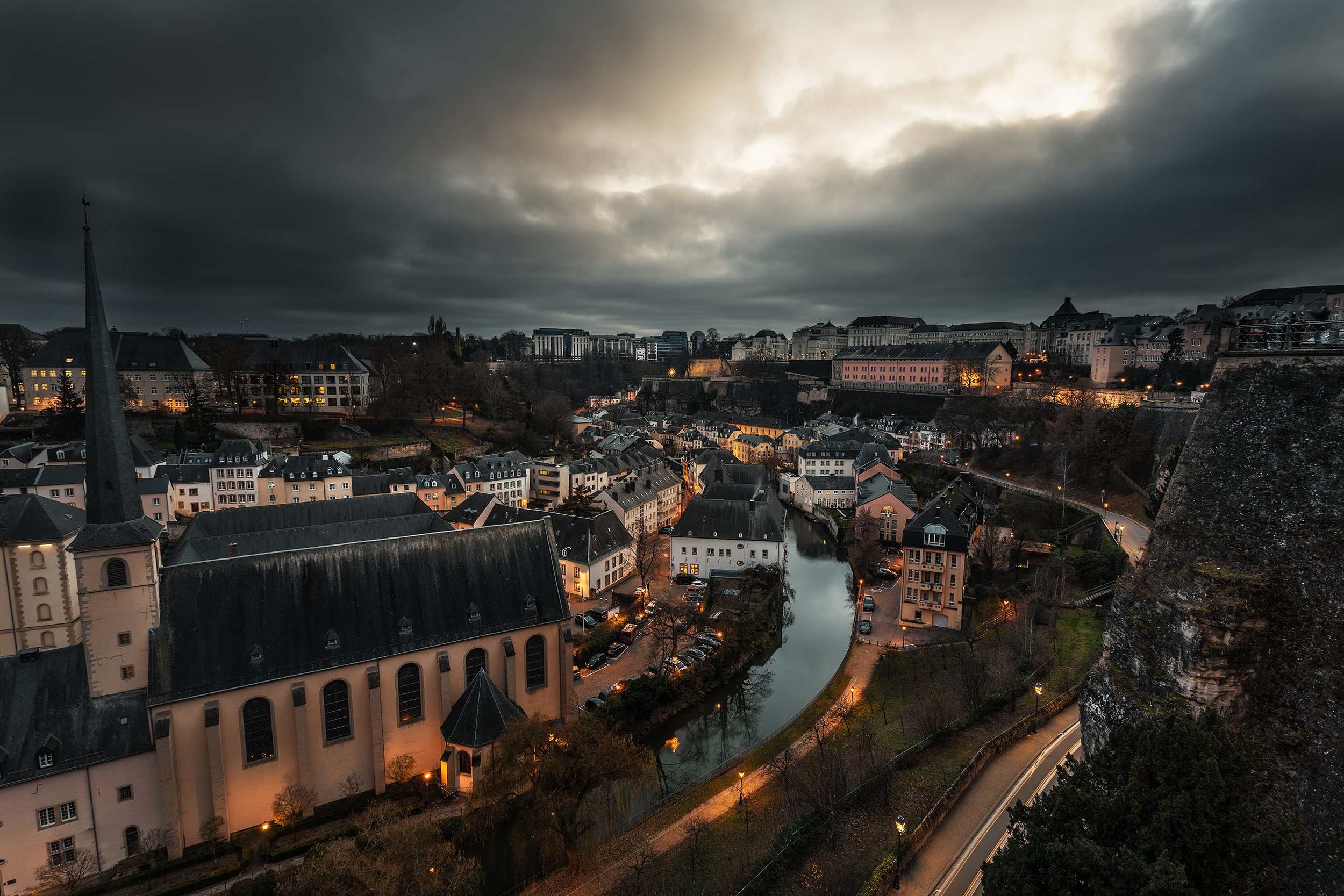 Vue en hauteur du quartier du Grund à Luxembourg ville